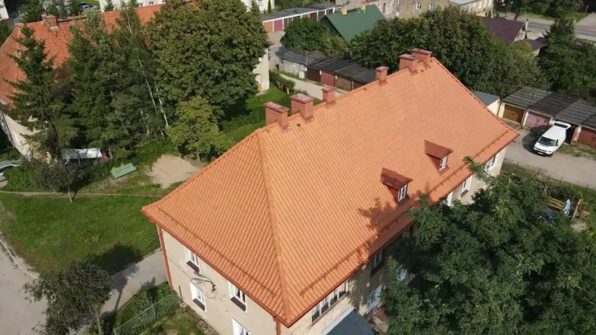 Ile kosztuje dach w 2026 roku? Sprawdź ceny i kosztorys.